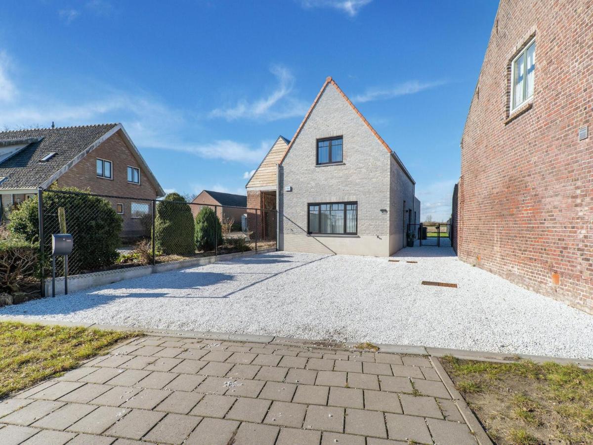 Modern Holiday Home With Garden Aardenburg Eksteriør billede